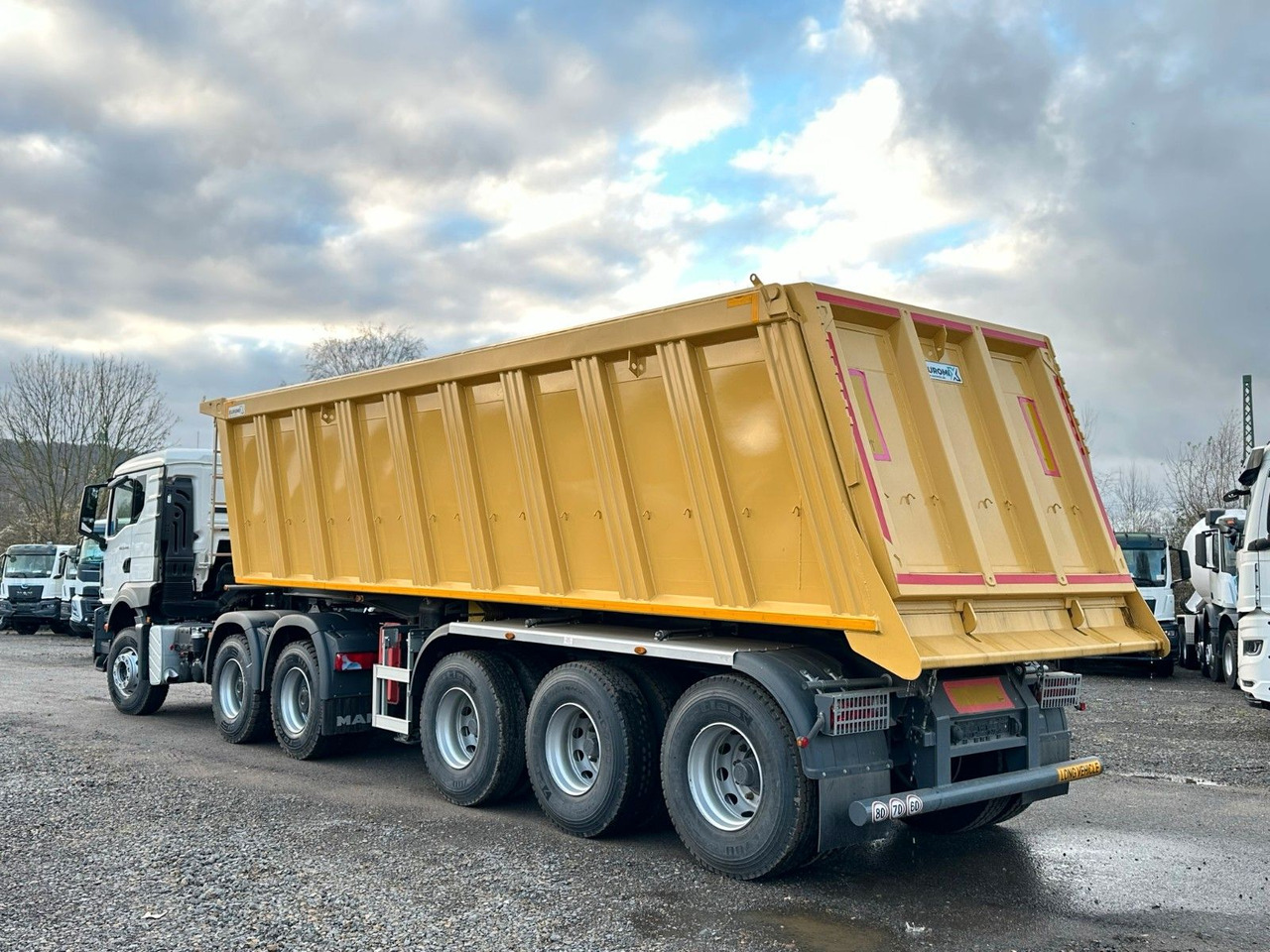 MAN TGS 33.440 BBS 6X4 EUROMIX MTP Kipper-Auflieger - Nyergesvontató: 3 kép. MAN TGS 33.440 BBS 6X4 EUROMIX MTP Kipper-Auflieger - Nyergesvontató: 3 kép.