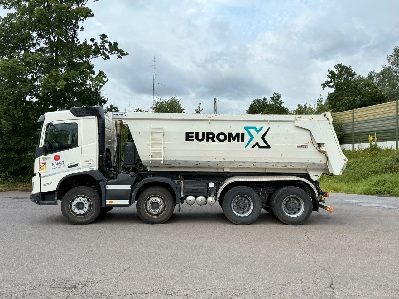Volvo FMX 430 8X4 EuromixMTP 16m³ Hydraulische Klappe - Billenőplatós teherautó: 3 kép. Volvo FMX 430 8X4 EuromixMTP 16m³ Hydraulische Klappe - Billenőplatós teherautó: 3 kép.