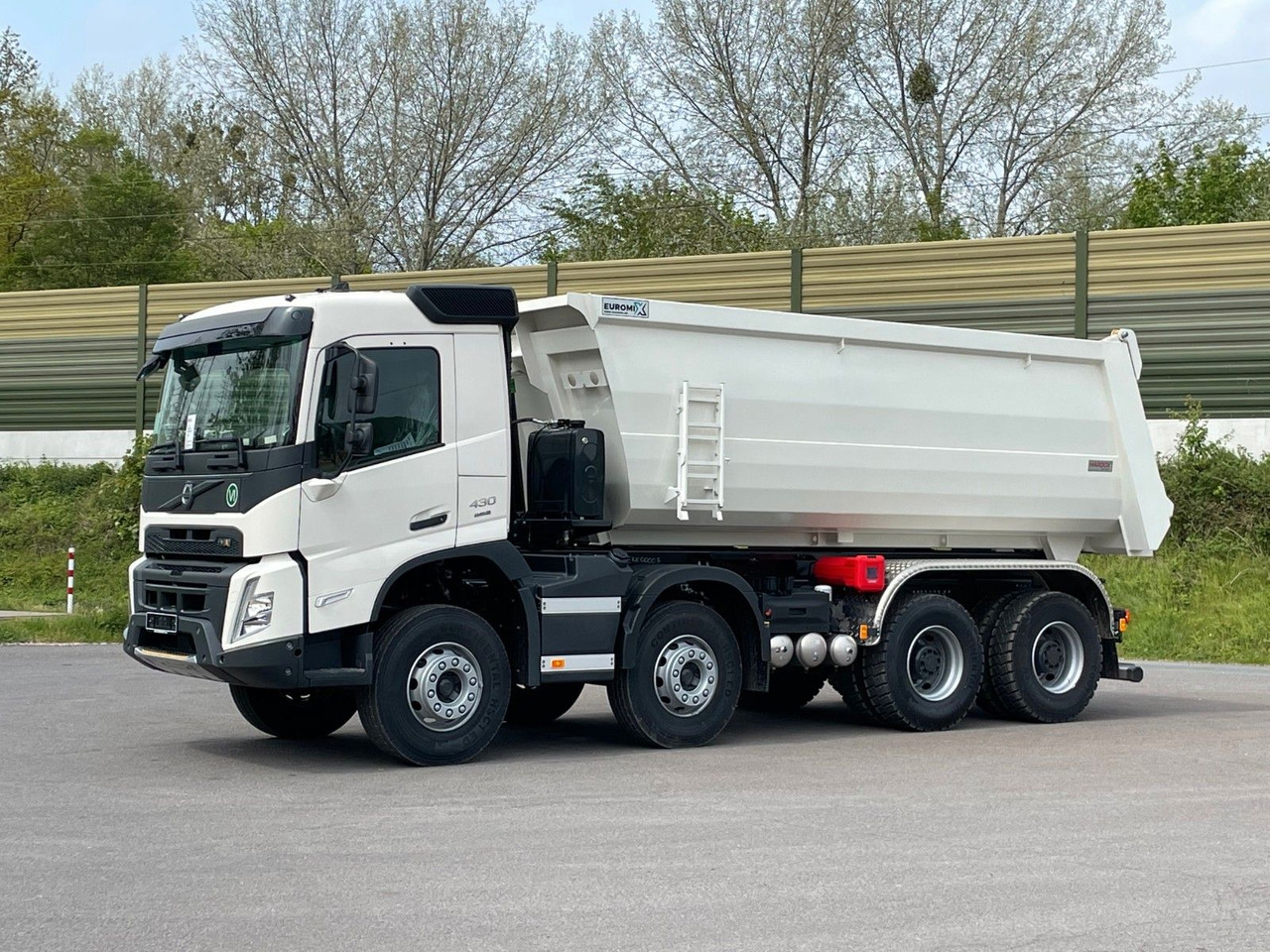 Volvo FMX 460 8x4 EuromixMTP EMK 20m³ Mulden Kipper - Billenőplatós teherautó: 2 kép. Volvo FMX 460 8x4 EuromixMTP EMK 20m³ Mulden Kipper - Billenőplatós teherautó: 2 kép.