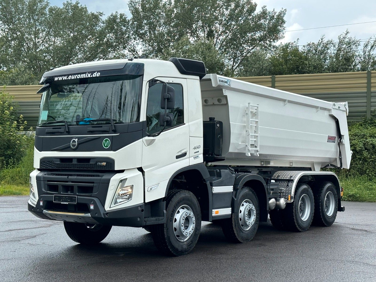 Volvo FMX 460 8x4 EuromixMTP EMK 20m³ Mulden Kipper - Billenőplatós teherautó: 1 kép. Volvo FMX 460 8x4 EuromixMTP EMK 20m³ Mulden Kipper - Billenőplatós teherautó: 1 kép.