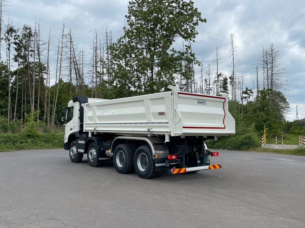 Volvo FMX 460 8x4 / WECHSELSYSTEM KIPPER+MISCHER Volvo FMX 460 8x4 / WECHSELSYSTEM KIPPER+MISCHER - Betonmixer: 4 kép. Volvo FMX 460 8x4 / WECHSELSYSTEM KIPPER+MISCHER Volvo FMX 460 8x4 / WECHSELSYSTEM KIPPER+MISCHER - Betonmixer: 4 kép.