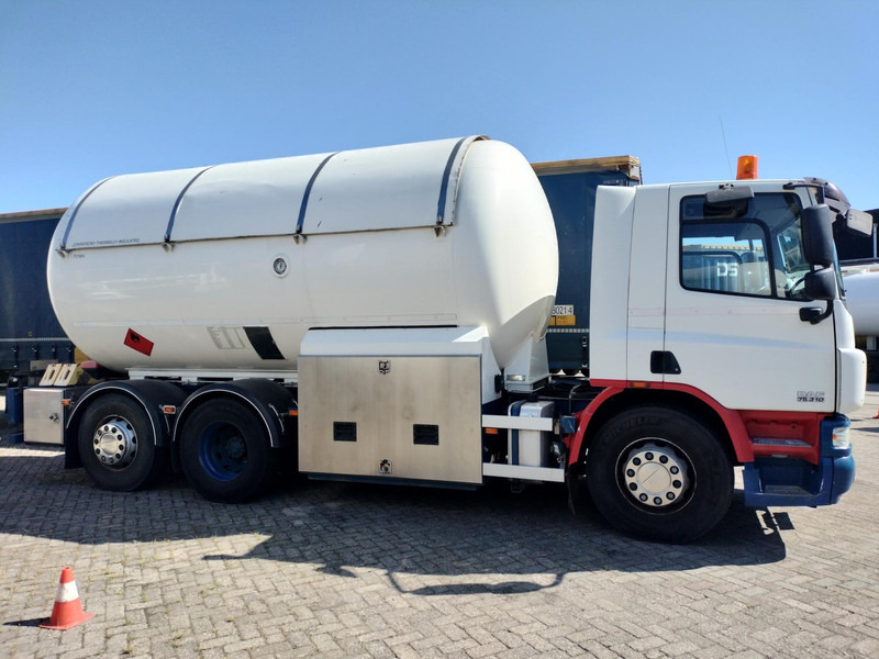 DAF FAN CF75. 6x2 -24030 Liter Gas tank truck ID 2.166 Rootselaar, flowmeter, pump, sunroof on tank - Tartályos teherautó: 2 kép. DAF FAN CF75. 6x2 -24030 Liter Gas tank truck ID 2.166 Rootselaar, flowmeter, pump, sunroof on tank - Tartályos teherautó: 2 kép.