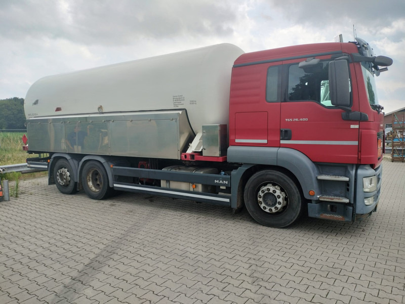 MAN TGS 26.400 6x2-4 LL -26900 L Gas tank truck -Gas, Gaz, LPG, GPL, Propane, Butane tank, Gastank ID 2.168 Rootselaar, flowmeter, pump - Tartályos teherautó: 1 kép. MAN TGS 26.400 6x2-4 LL -26900 L Gas tank truck -Gas, Gaz, LPG, GPL, Propane, Butane tank, Gastank ID 2.168 Rootselaar, flowmeter, pump - Tartályos teherautó: 1 kép.