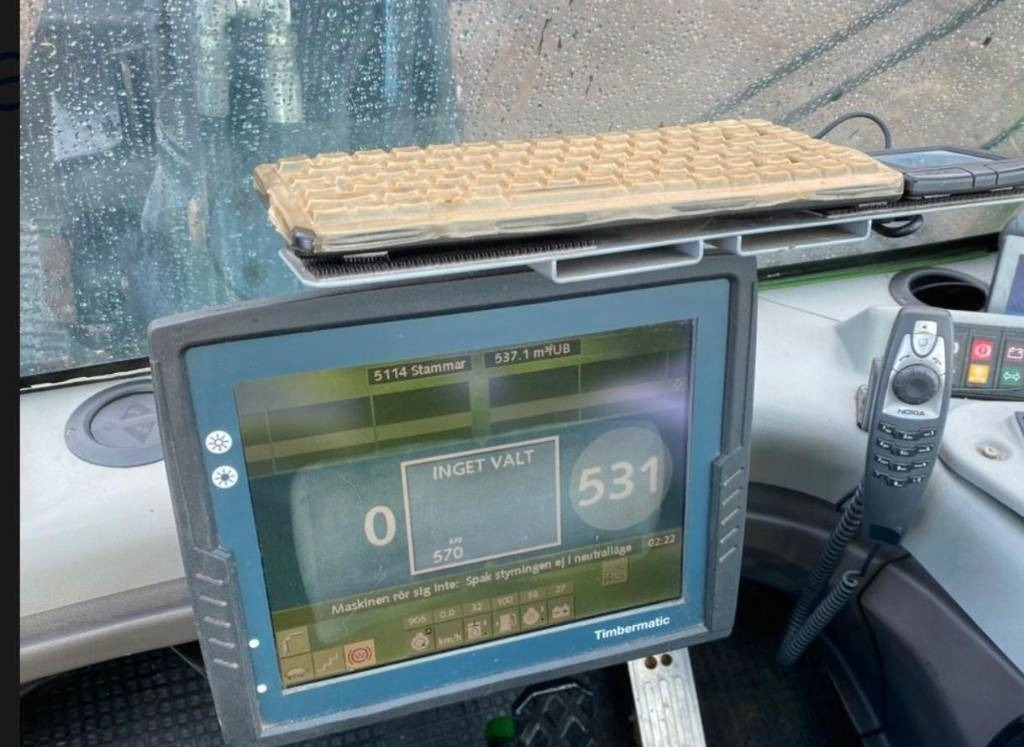 John Deere 1070 D - Fakitermelő gép: 5 kép. John Deere 1070 D - Fakitermelő gép: 5 kép.