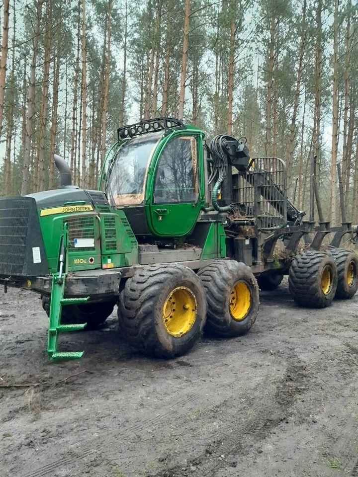 John Deere 1110 E - Kihordó: 4 kép. John Deere 1110 E - Kihordó: 4 kép.