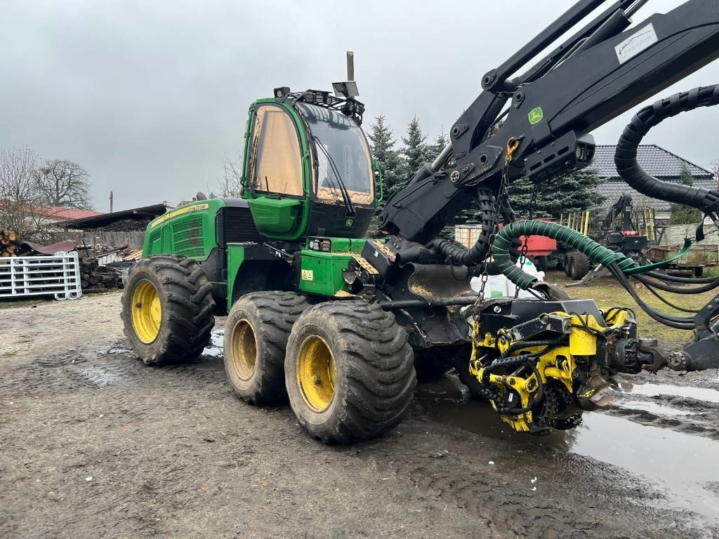 John Deere 1170 E - Fakitermelő gép: 1 kép. John Deere 1170 E - Fakitermelő gép: 1 kép.
