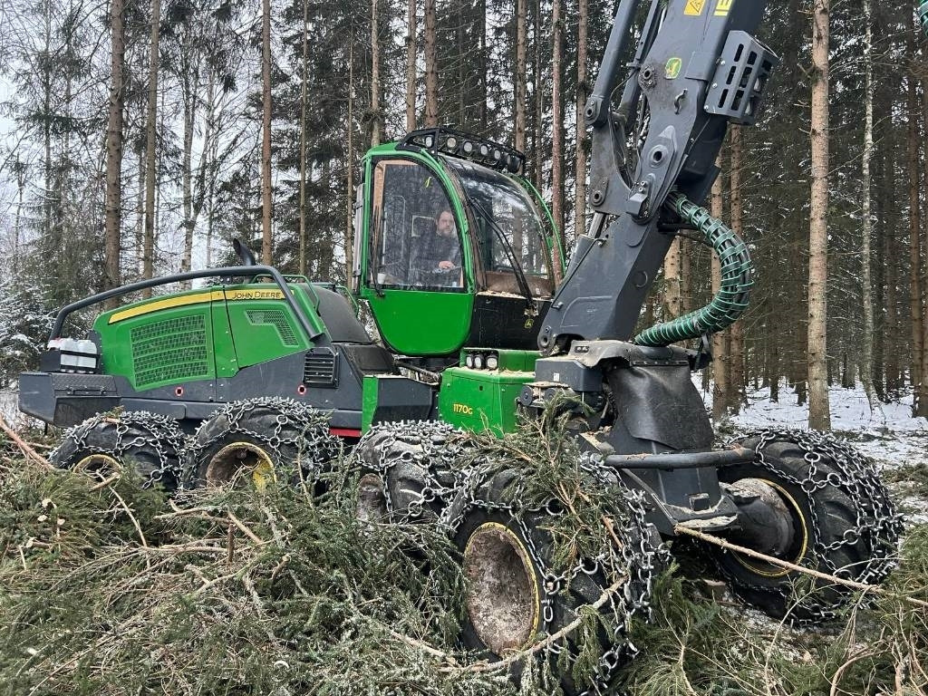 John Deere 1170G - Fakitermelő gép: 1 kép. John Deere 1170G - Fakitermelő gép: 1 kép.