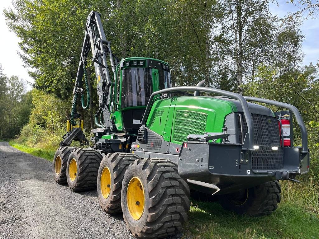 John Deere 1170G - Fakitermelő gép: 3 kép. John Deere 1170G - Fakitermelő gép: 3 kép.