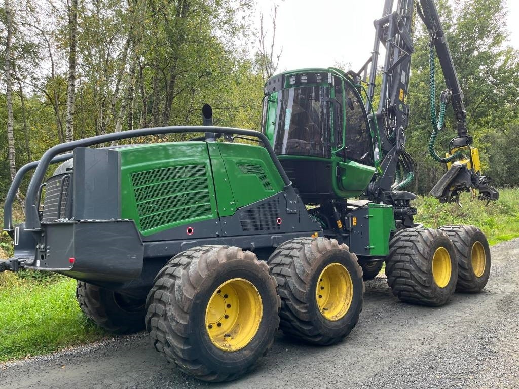 John Deere 1170G - Fakitermelő gép: 2 kép. John Deere 1170G - Fakitermelő gép: 2 kép.