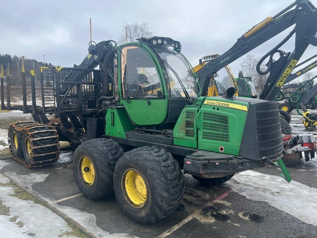 John Deere 1210 E - Kihordó: 3 kép. John Deere 1210 E - Kihordó: 3 kép.