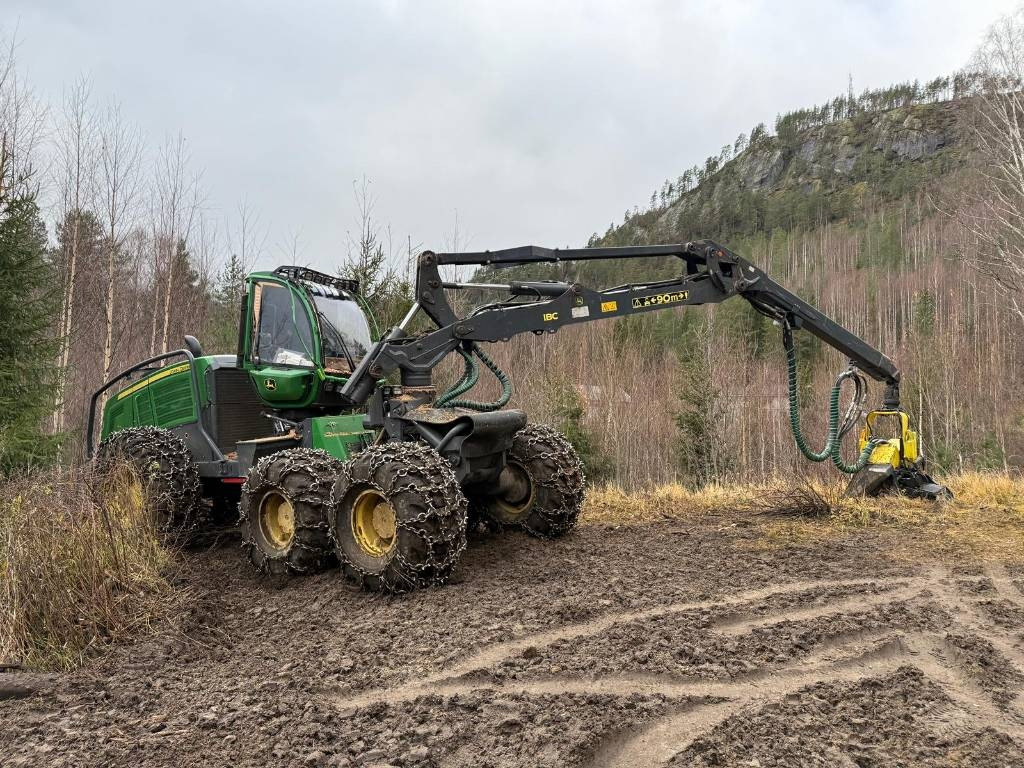 John Deere 1470 G - Fakitermelő gép: 1 kép. John Deere 1470 G - Fakitermelő gép: 1 kép.