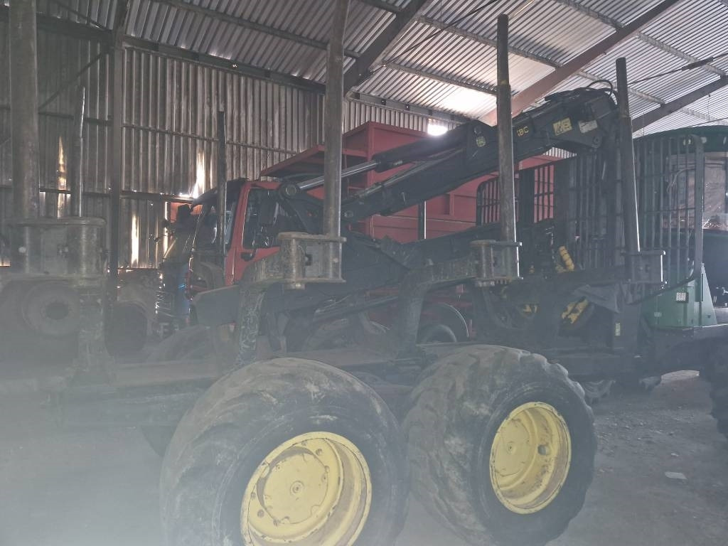 John Deere 1510 E - Kihordó: 3 kép. John Deere 1510 E - Kihordó: 3 kép.