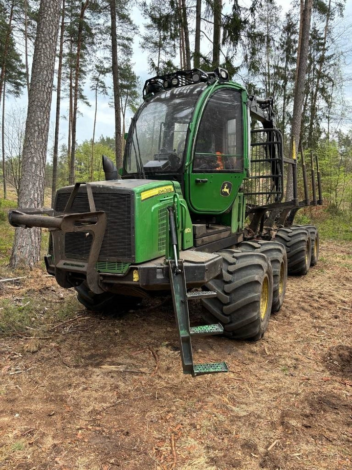 John Deere 810 E - Kihordó: 1 kép. John Deere 810 E - Kihordó: 1 kép.