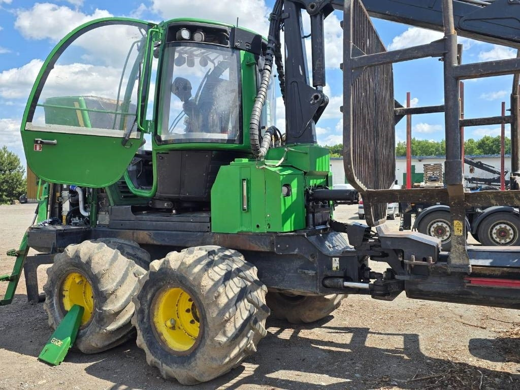 John Deere 810 E  - Kihordó: 4 kép. John Deere 810 E  - Kihordó: 4 kép.