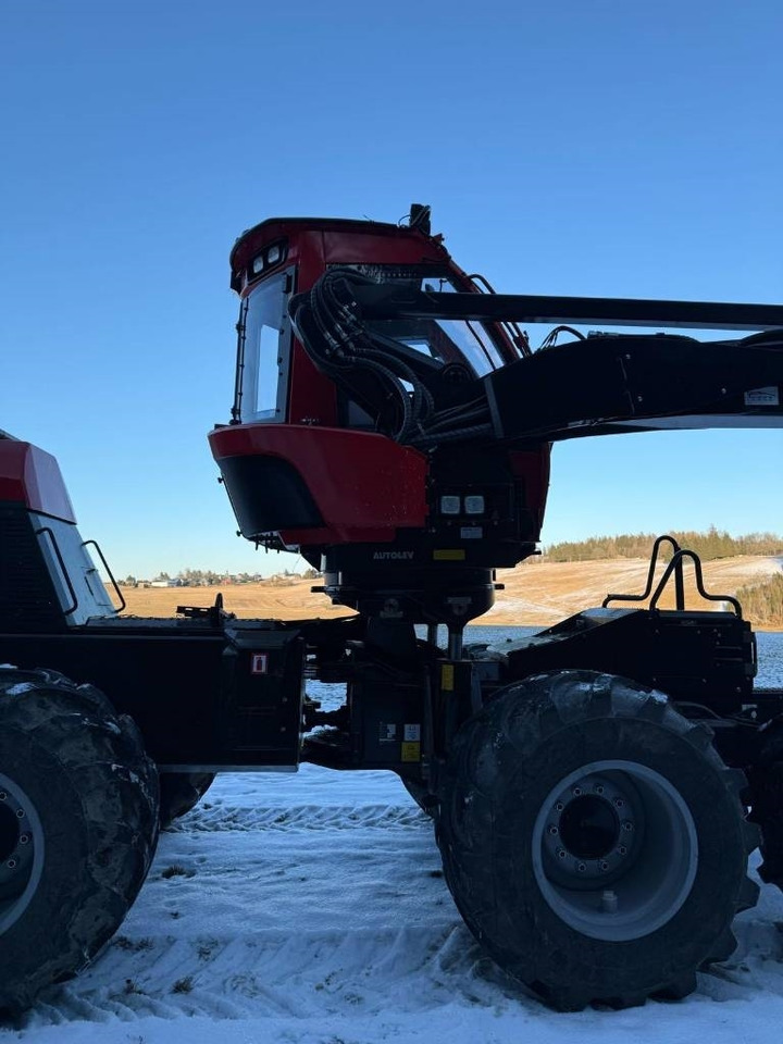 Fakitermelő gép Komatsu 931 XC: 6 kép.