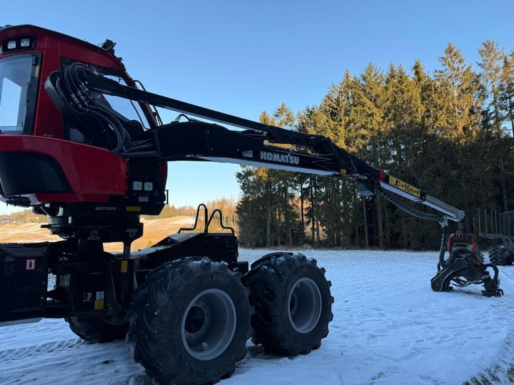 Komatsu 931 XC - Fakitermelő gép: 5 kép. Komatsu 931 XC - Fakitermelő gép: 5 kép.