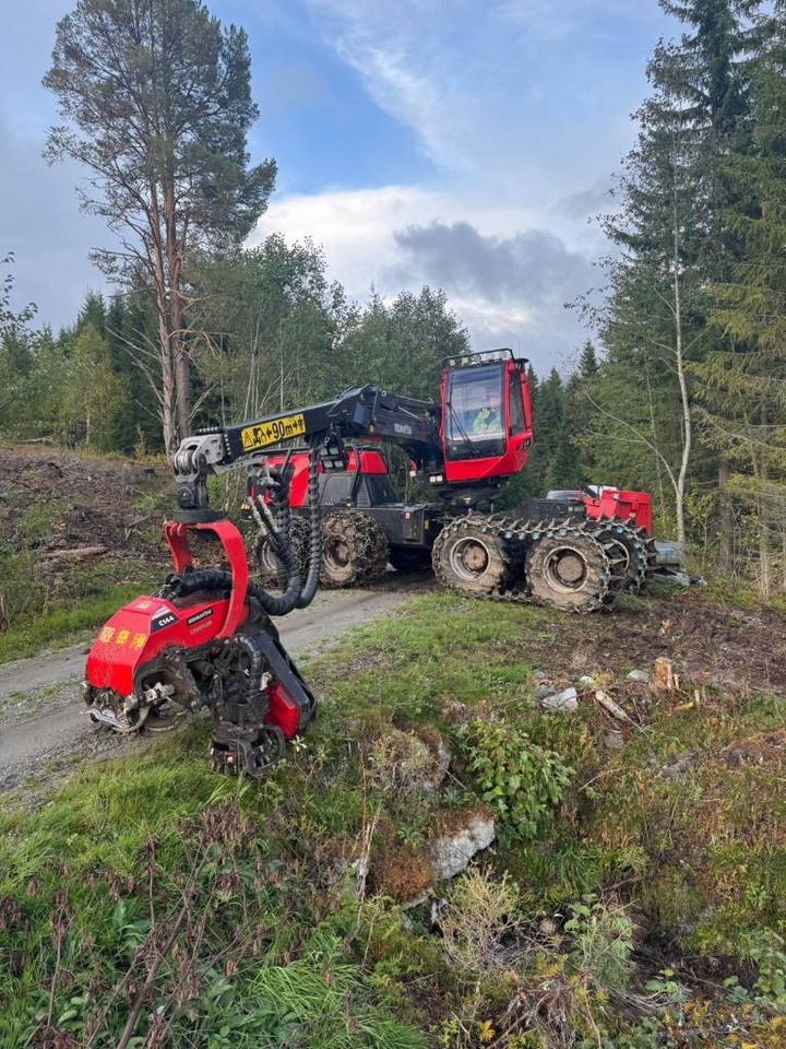 Komatsu 951 XC - Fakitermelő gép: 1 kép. Komatsu 951 XC - Fakitermelő gép: 1 kép.