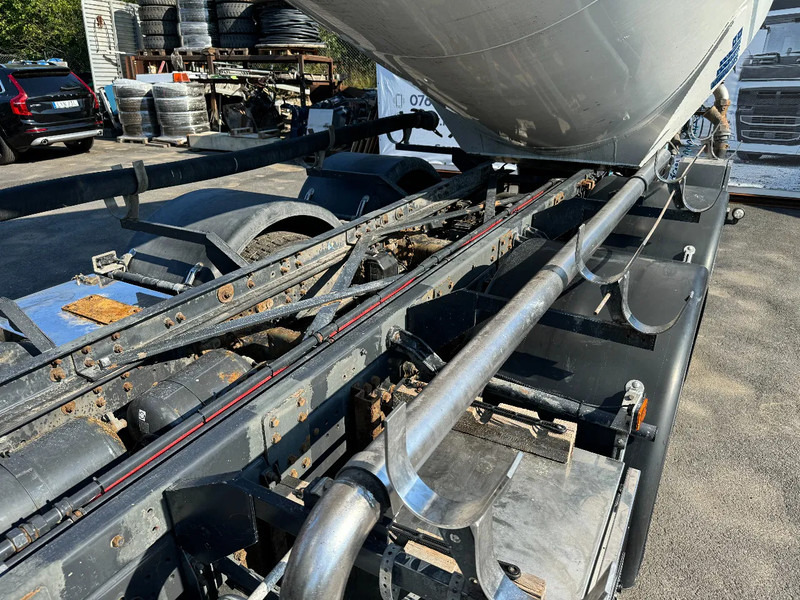 Scania R580 V8 6x2, Retarder, Compressor, Silo / Bulk, 2015 - Tartályos teherautó: 5 kép. Scania R580 V8 6x2, Retarder, Compressor, Silo / Bulk, 2015 - Tartályos teherautó: 5 kép.