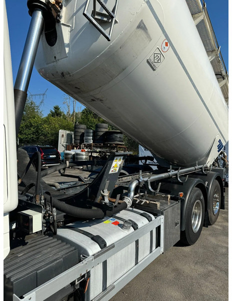Scania R580 V8 6x2, Retarder, Compressor, Silo / Bulk, 2015 - Tartályos teherautó: 4 kép. Scania R580 V8 6x2, Retarder, Compressor, Silo / Bulk, 2015 - Tartályos teherautó: 4 kép.