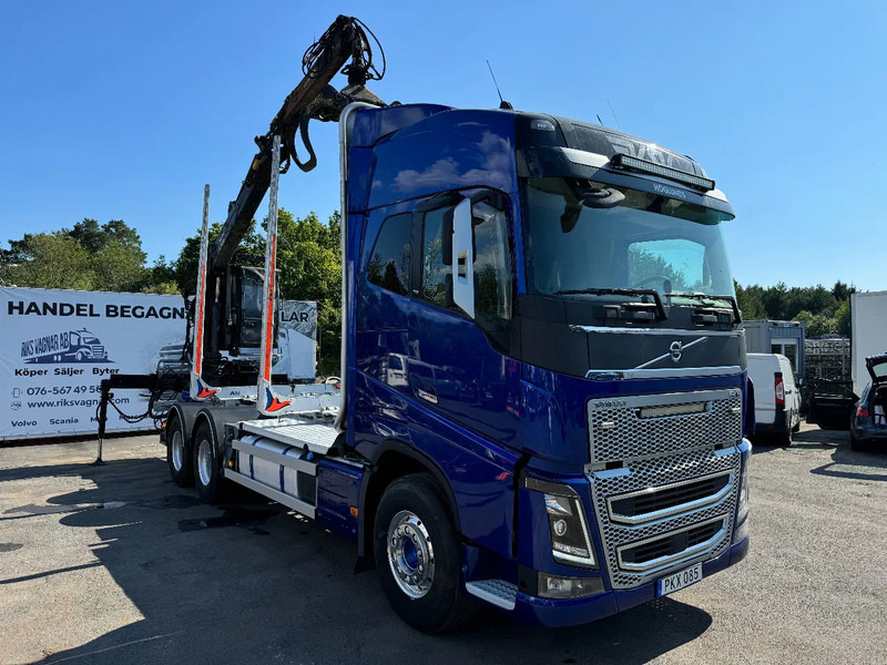 Volvo FH 6x4, Timber-truck + Jonsered 1080, 2017 - Rönkszállító teherautó, Darus autó: 1 kép. Volvo FH 6x4, Timber-truck + Jonsered 1080, 2017 - Rönkszállító teherautó, Darus autó: 1 kép.