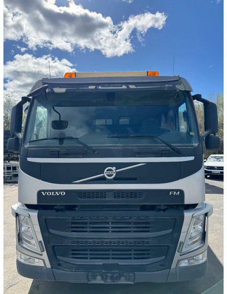 Volvo FM 370 6x2*4, 8m3 Mixer with Hyrdaulic slide, 2016 - Betonmixer: 2 kép. Volvo FM 370 6x2*4, 8m3 Mixer with Hyrdaulic slide, 2016 - Betonmixer: 2 kép.