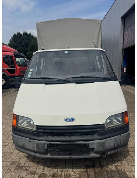 Ford Transit **ESSENCE-PETROL** - Platós kisteherautó, Duplakabinos kisteherautó: 2 kép. Ford Transit **ESSENCE-PETROL** - Platós kisteherautó, Duplakabinos kisteherautó: 2 kép.