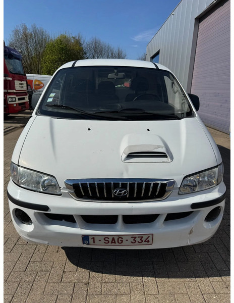 Hyundai H200 - Furgon: 2 kép. Hyundai H200 - Furgon: 2 kép.