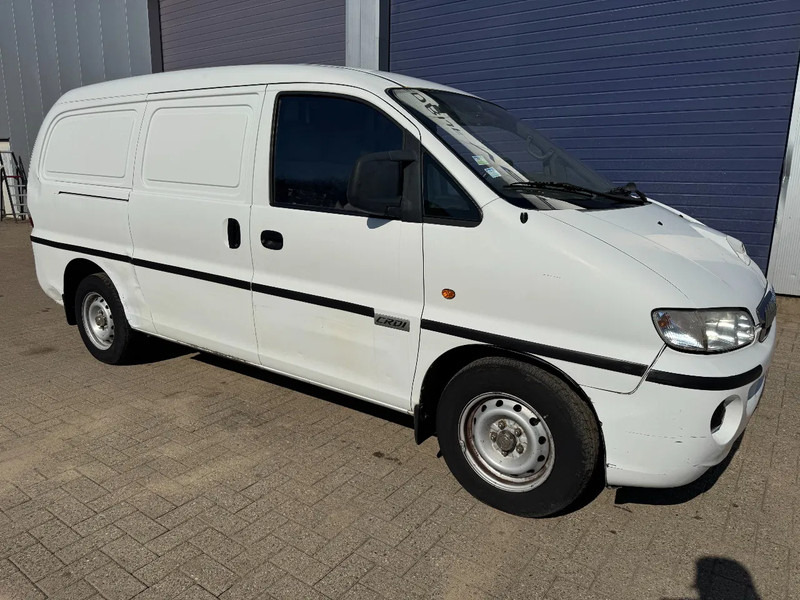 Hyundai H200 - Furgon: 3 kép. Hyundai H200 - Furgon: 3 kép.