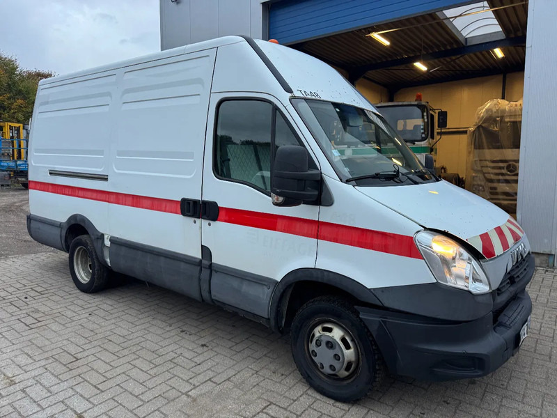 Iveco Daily **35C15-EURO 5-MOTOR 3.0** - Furgon: 1 kép. Iveco Daily **35C15-EURO 5-MOTOR 3.0** - Furgon: 1 kép.