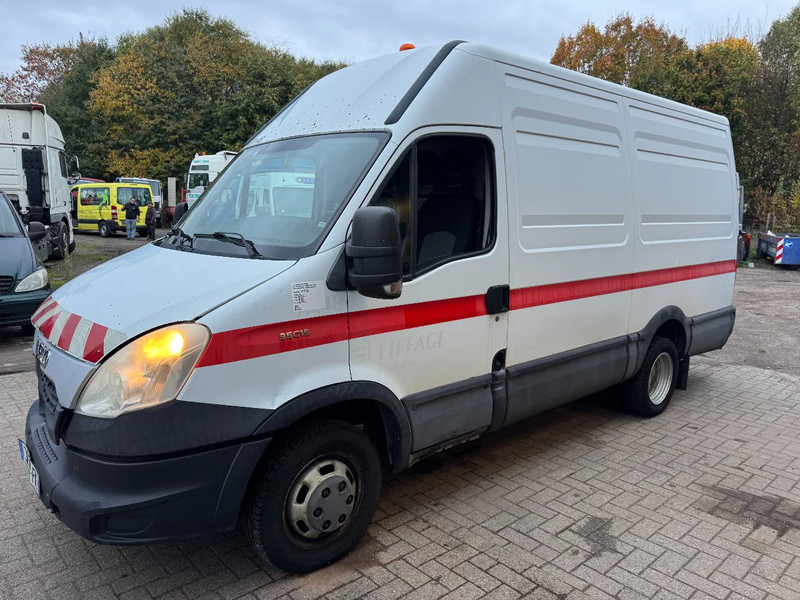 Iveco Daily **35C15-EURO 5-MOTOR 3.0** - Furgon: 2 kép. Iveco Daily **35C15-EURO 5-MOTOR 3.0** - Furgon: 2 kép.