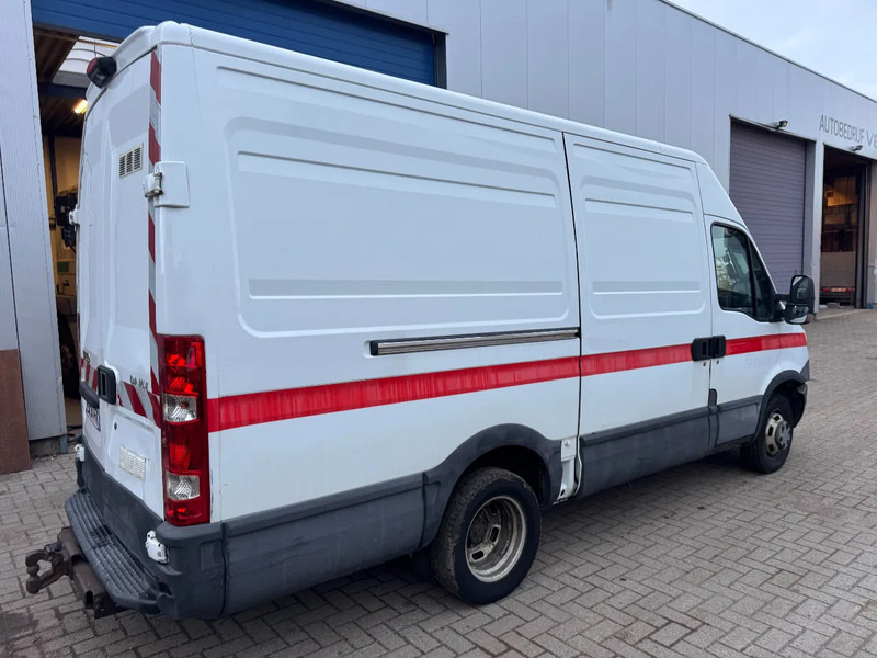 Iveco Daily **35C15-EURO 5-MOTOR 3.0** - Furgon: 5 kép. Iveco Daily **35C15-EURO 5-MOTOR 3.0** - Furgon: 5 kép.