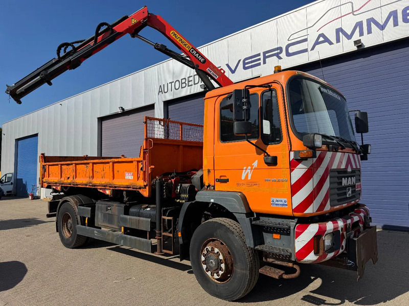 Billenőplatós teherautó, Darus autó MAN ME18.250 **4x4-TIPPER+PALFINGER PK8500-BELGIAN TRUCK**: 18 kép.
