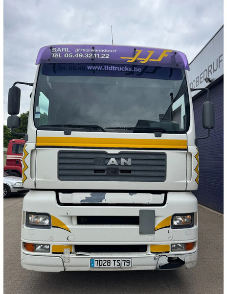 MAN TGA 18.360 **MANUAL GEARBOX-BOITE MANUELLE** - Dobozos felépítményű teherautó: 2 kép. MAN TGA 18.360 **MANUAL GEARBOX-BOITE MANUELLE** - Dobozos felépítményű teherautó: 2 kép.