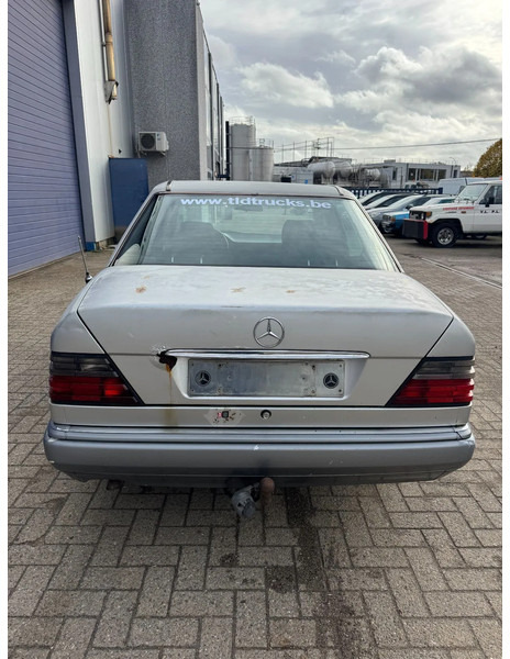 Mercedes-Benz 200-serie **W124-BELGIAN CAR** - Szedán: 5 kép. Mercedes-Benz 200-serie **W124-BELGIAN CAR** - Szedán: 5 kép.