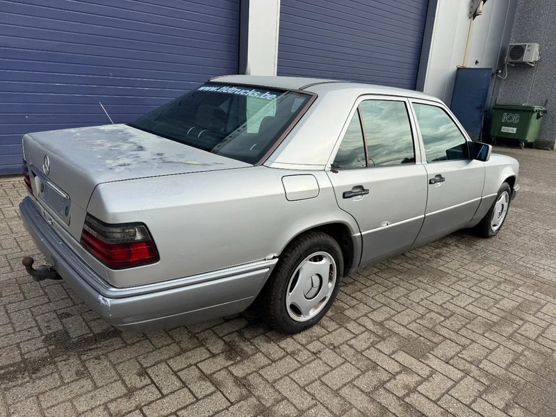 Mercedes-Benz 200-serie **W124-BELGIAN CAR** - Szedán: 4 kép. Mercedes-Benz 200-serie **W124-BELGIAN CAR** - Szedán: 4 kép.