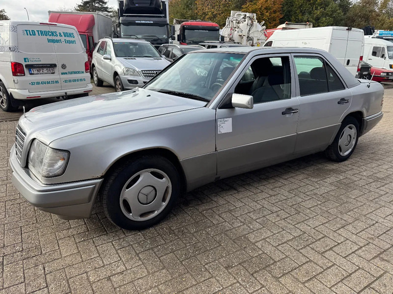 Mercedes-Benz 200-serie **W124-BELGIAN CAR** - Szedán: 1 kép. Mercedes-Benz 200-serie **W124-BELGIAN CAR** - Szedán: 1 kép.