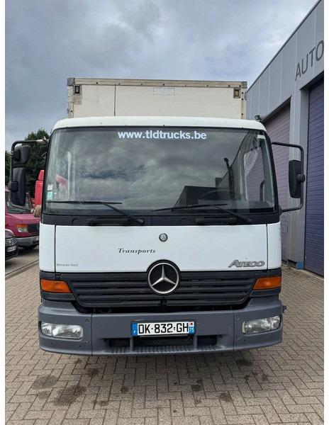 Mercedes-Benz Atego 1218 - Dobozos felépítményű teherautó: 2 kép. Mercedes-Benz Atego 1218 - Dobozos felépítményű teherautó: 2 kép.