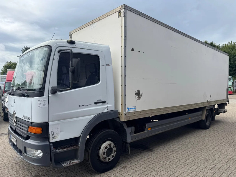 Mercedes-Benz Atego 1218 - Dobozos felépítményű teherautó: 1 kép. Mercedes-Benz Atego 1218 - Dobozos felépítményű teherautó: 1 kép.