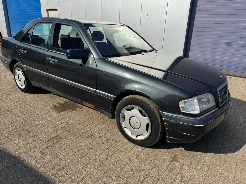 Mercedes-Benz C-Klasse **C220DIESEL-BELGIANCAR** - Szedán: 3 kép. Mercedes-Benz C-Klasse **C220DIESEL-BELGIANCAR** - Szedán: 3 kép.