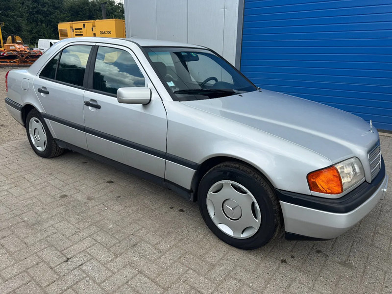 Mercedes-Benz C-Klasse **C250DIESEL+AIRCO** - Szedán: 3 kép. Mercedes-Benz C-Klasse **C250DIESEL+AIRCO** - Szedán: 3 kép.