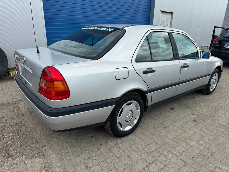 Mercedes-Benz C-Klasse **C250DIESEL+AIRCO** - Szedán: 4 kép. Mercedes-Benz C-Klasse **C250DIESEL+AIRCO** - Szedán: 4 kép.