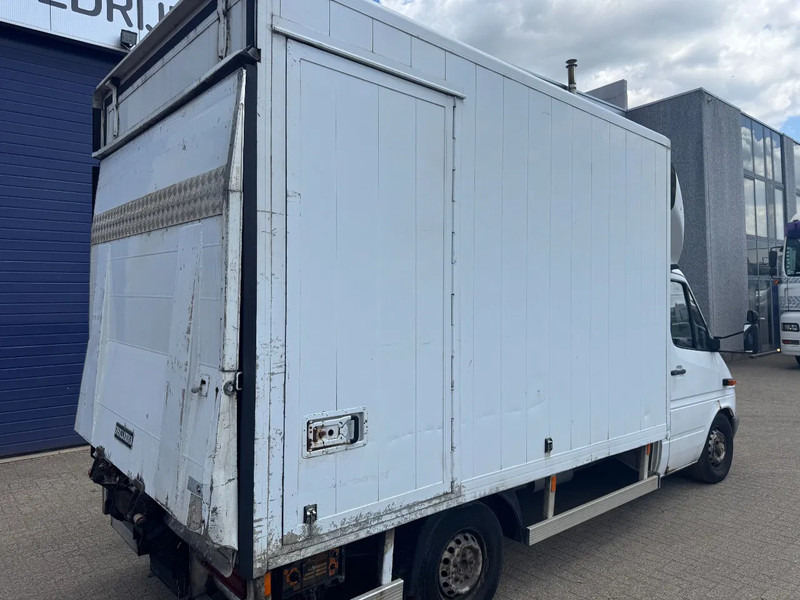 Mercedes-Benz Sprinter 313 **BOX+LIFT** - Dobozos kisteherautó: 5 kép. Mercedes-Benz Sprinter 313 **BOX+LIFT** - Dobozos kisteherautó: 5 kép.