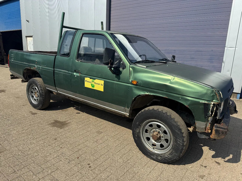 Nissan King-cab **DIESEL-4X4** - Autó: 1 kép. Nissan King-cab **DIESEL-4X4** - Autó: 1 kép.
