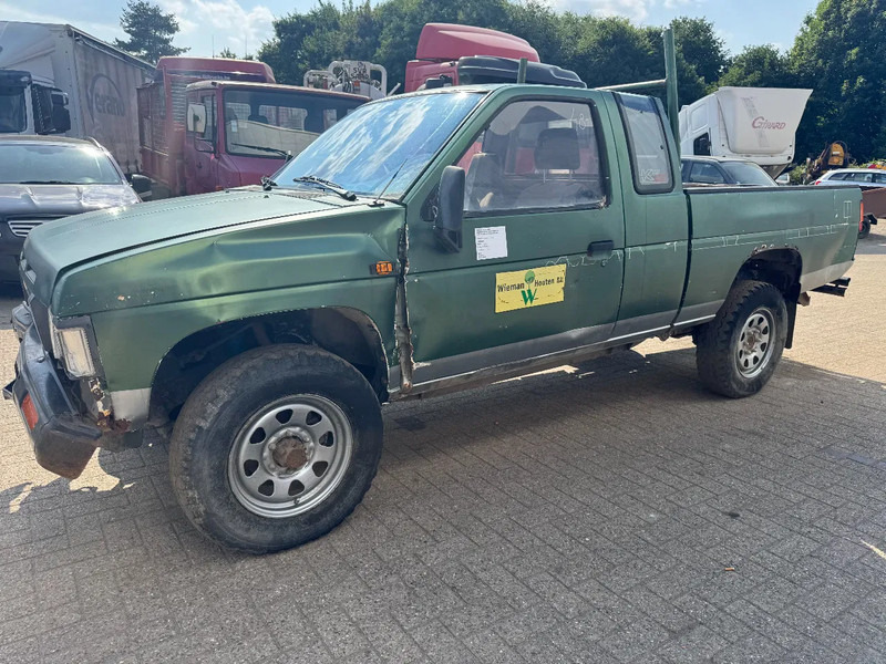 Nissan King-cab **DIESEL-4X4** - Autó: 3 kép. Nissan King-cab **DIESEL-4X4** - Autó: 3 kép.