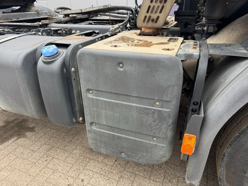 Renault Lander 460 **PTO-INTARDER** - Nyergesvontató: 4 kép. Renault Lander 460 **PTO-INTARDER** - Nyergesvontató: 4 kép.