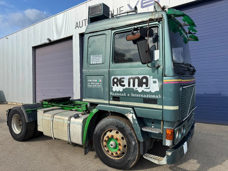 Volvo F 12 **ITALIAN TRUCK** - Nyergesvontató: 3 kép. Volvo F 12 **ITALIAN TRUCK** - Nyergesvontató: 3 kép.