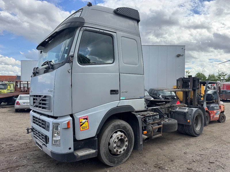 Volvo FH 12.420 **ENGINE BROKEN-MOTEUR KO-MOTORSHADEN** - Nyergesvontató: 1 kép. Volvo FH 12.420 **ENGINE BROKEN-MOTEUR KO-MOTORSHADEN** - Nyergesvontató: 1 kép.