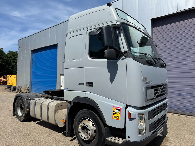 Volvo FH 12.420 **MANUAL GEARBOX-FRENCH TRUCK-GLOBE** - Nyergesvontató: 3 kép. Volvo FH 12.420 **MANUAL GEARBOX-FRENCH TRUCK-GLOBE** - Nyergesvontató: 3 kép.