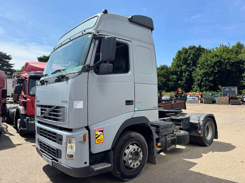 Volvo FH 12.420 **MANUAL GEARBOX-FRENCH TRUCK-GLOBE** - Nyergesvontató: 1 kép. Volvo FH 12.420 **MANUAL GEARBOX-FRENCH TRUCK-GLOBE** - Nyergesvontató: 1 kép.