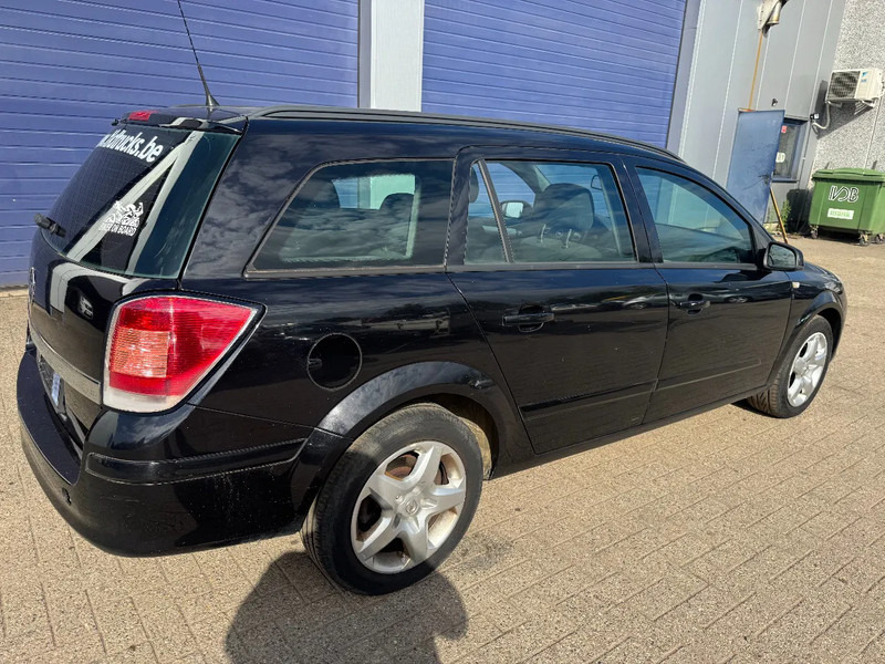 Opel Astra **1700CDTI-AIRCO-EURO 4** - Kombi: 3 kép. Opel Astra **1700CDTI-AIRCO-EURO 4** - Kombi: 3 kép.